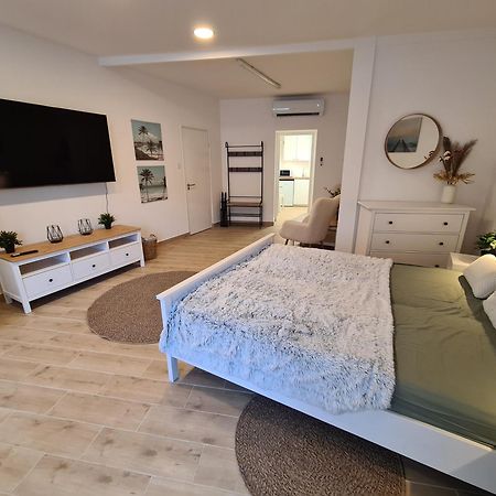 Kedves Apartman Pécs Eksteriør billede